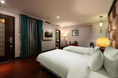 Chambre lits jumeaux Deluxe avec fenêtre intérieure — HOTEL du LAC Hanoi